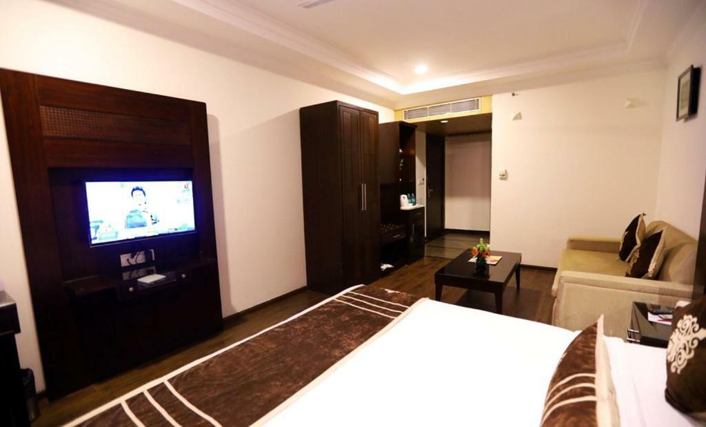 Bluemont Beacon Hotel New Delhi Gurgaon Exterior foto