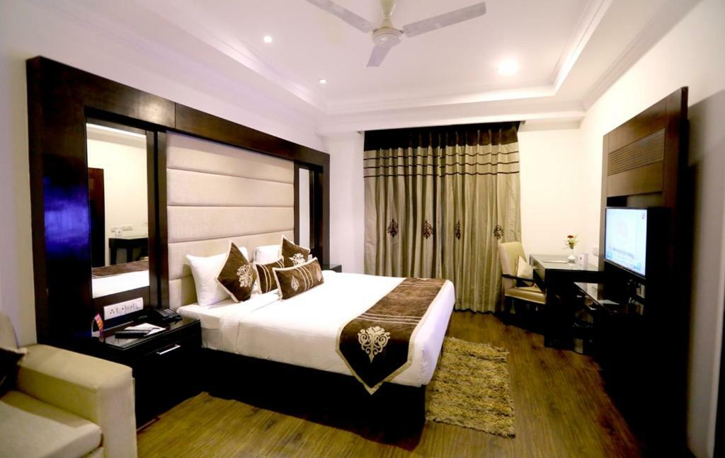 Bluemont Beacon Hotel New Delhi Gurgaon Exterior foto