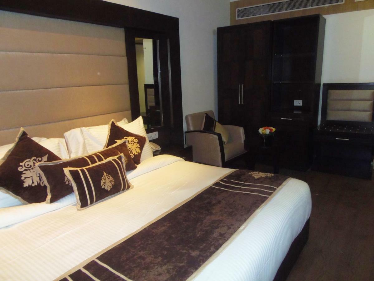 Bluemont Beacon Hotel New Delhi Gurgaon Exterior foto