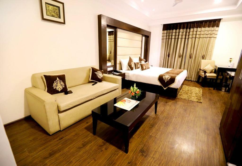 Bluemont Beacon Hotel New Delhi Gurgaon Exterior foto