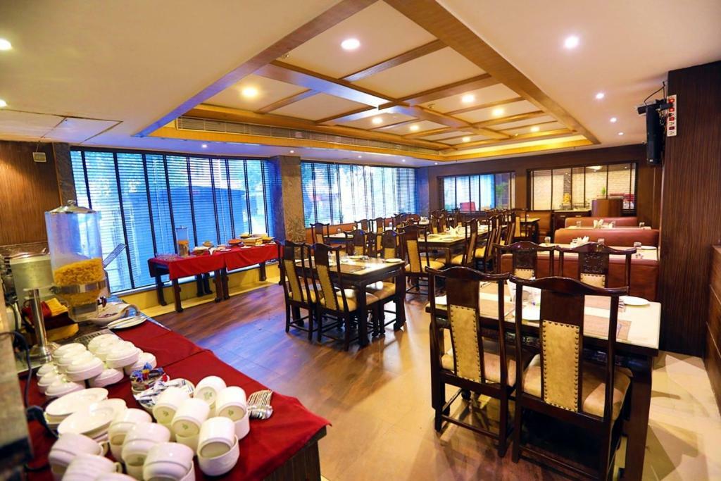 Bluemont Beacon Hotel New Delhi Gurgaon Exterior foto