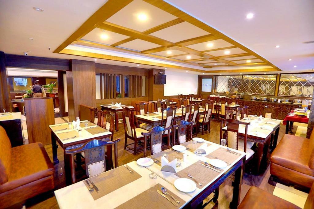Bluemont Beacon Hotel New Delhi Gurgaon Exterior foto